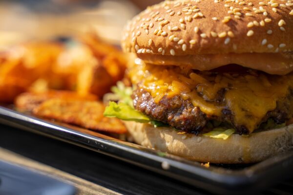 Burger wołowy z serem