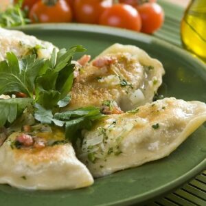 Pierogi z mięsem z okrasą