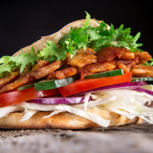 Kebab w bułce drobiowy